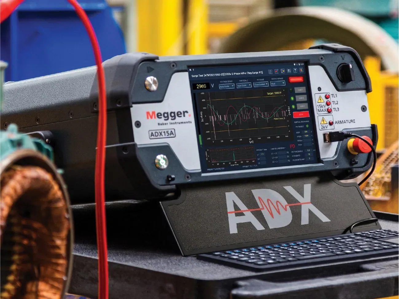 Analizador estático de motores Megger Baker ADX15A durante un ensayo de impulso