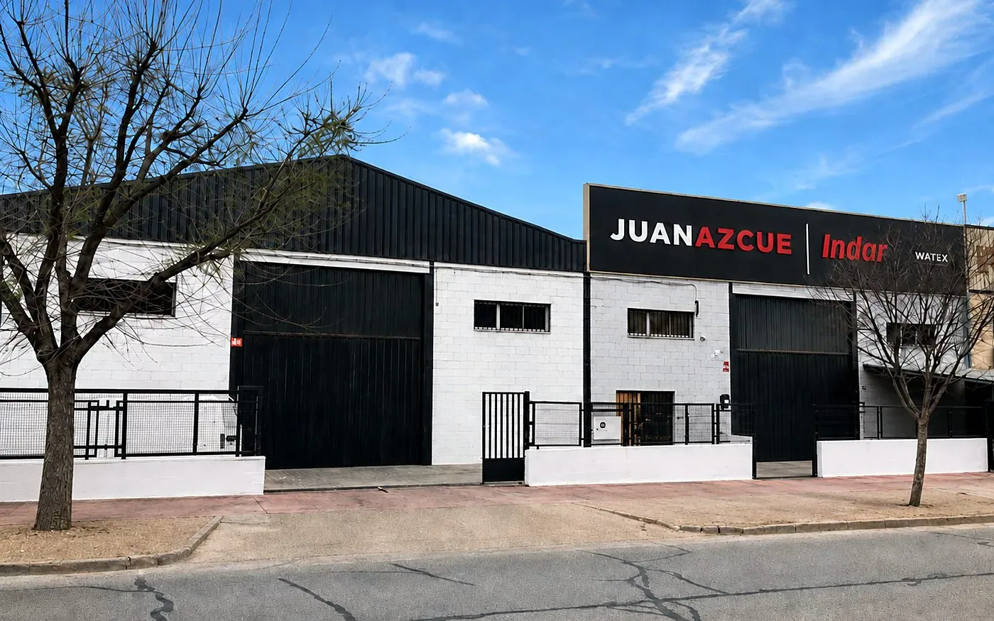 Fachada del taller de Juan Azcue en Albacete