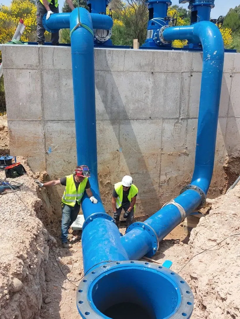 Montaje de colector de impulsión de un grupo de bombeo
